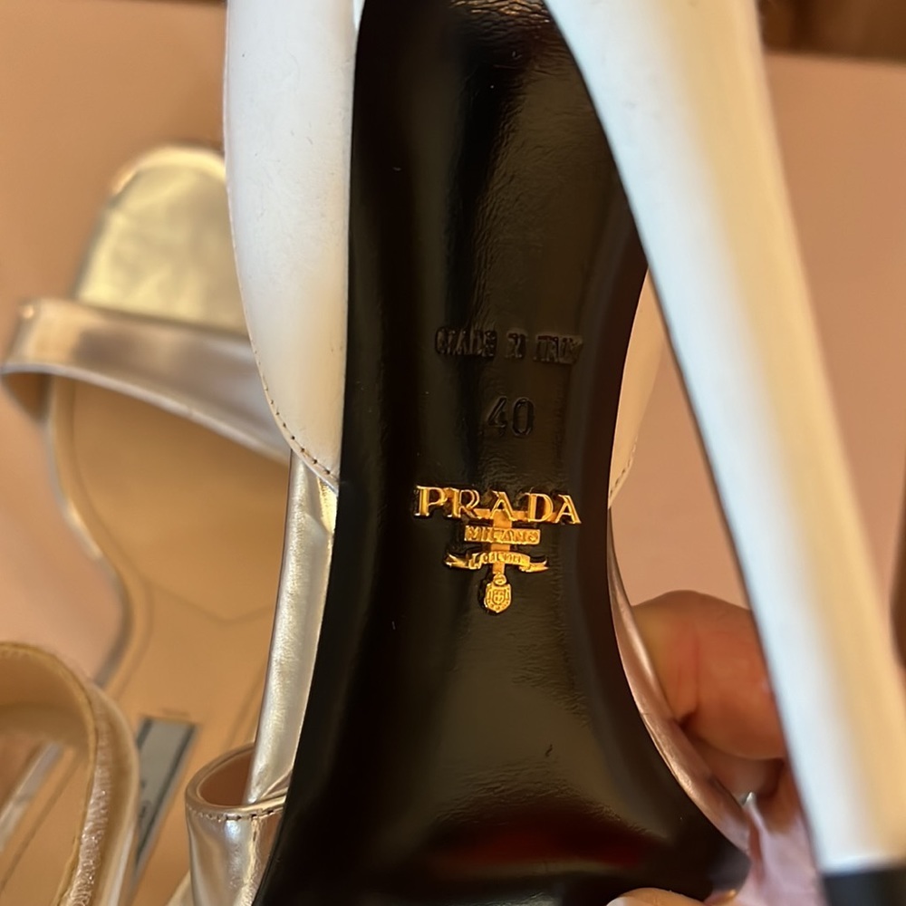 Prada Heels size 40 - Picture 4 of 4